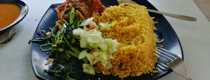 Alsalam Restaurant is one of Tempat yang Disukai Ian.