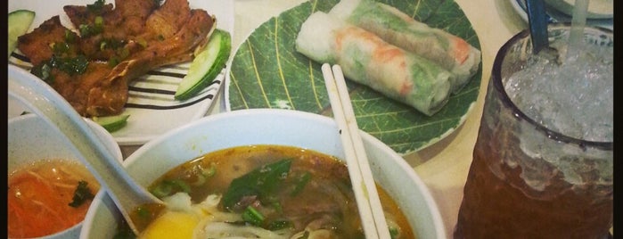 Long Phung Vietnamese Restaurant is one of Lieux qui ont plu à Ian.