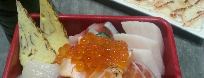The Sushi Bar is one of Lieux qui ont plu à Ian.