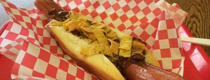 Cheese Dawgs is one of Lugares favoritos de Brett.