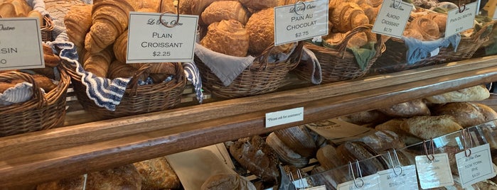 Le Petit Outre Breads is one of Tempat yang Disukai Mark.