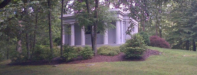 Harry & Leona Hemsley Mausoleum is one of Westchester County, NY.