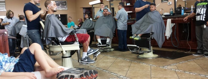 Z-Cue's Barber Shop is one of Locais salvos de Steve.