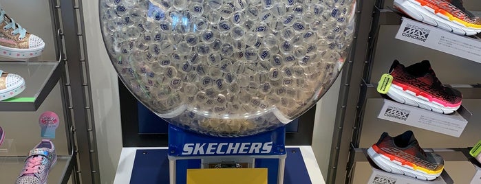 SKECHERS is one of お気に入り.
