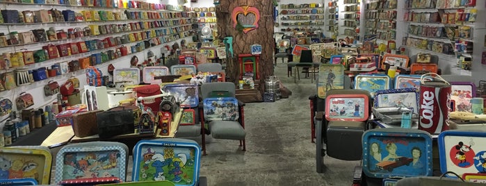 Lunch Box Museum is one of Lauren'in Kaydettiği Mekanlar.