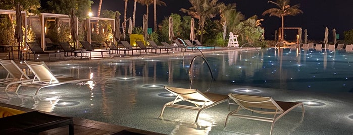 Caesars Bluewaters Dubai is one of Tempat yang Disukai Closed.