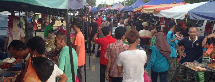 Pasar Malam Ahad Pulau Indah is one of Tempat yang Disukai ꌅꁲꉣꂑꌚꁴꁲ꒒.