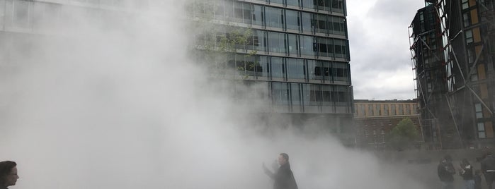 Tate Modern is one of Tempat yang Disukai Joe.