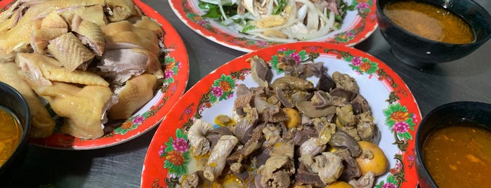 Cơm Gà Bà Buội is one of Food in Da Nang/Hoi An/Hue.