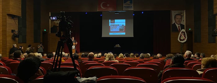 Atatürk Kültür Merkezi is one of Tiyatro🎭.