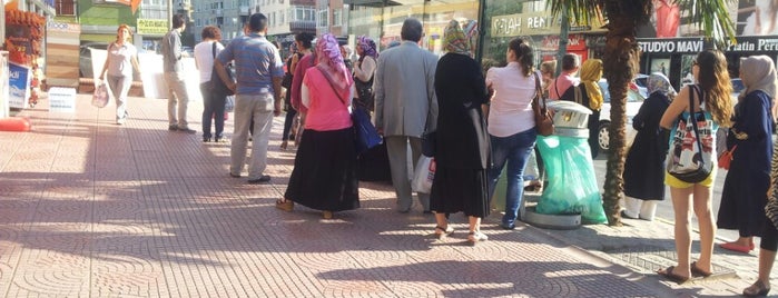 Pendik D. Hast. İETT  Durağı is one of Tempat yang Disukai Erçin.