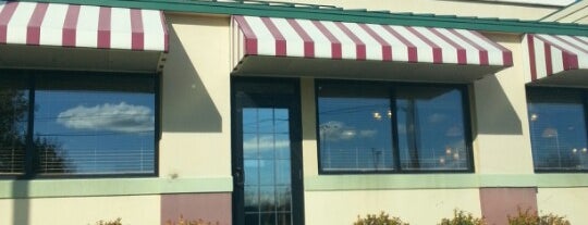 Perkins Restaurant & Bakery is one of Tempat yang Disukai LAXgirl.