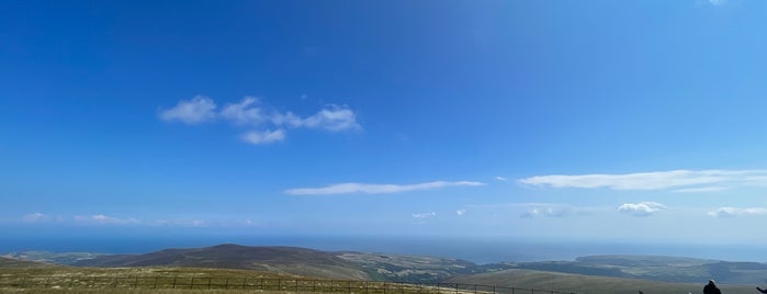 Snaefell Summit is one of Lieux qui ont plu à Carl.