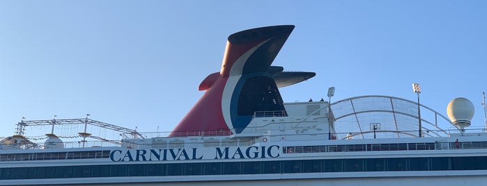 Carnival Magic is one of Lugares favoritos de Mary.