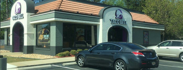 Taco Bell is one of Lieux qui ont plu à Dionisia.