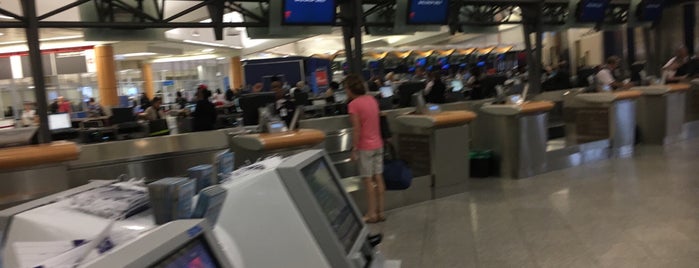 Delta Air Lines Ticket Counter is one of LUGARES VISITADOS.