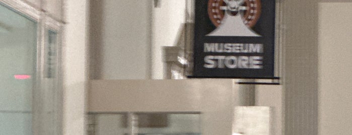 Museum Store is one of Orte, die Mike gefallen.