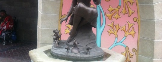 Cinderella's Fountain is one of New trip - Atrações.