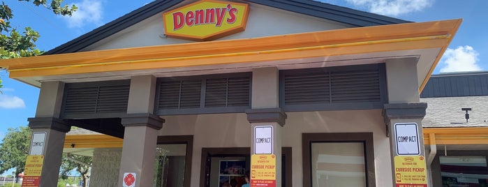 Denny's is one of Locais curtidos por Beto.