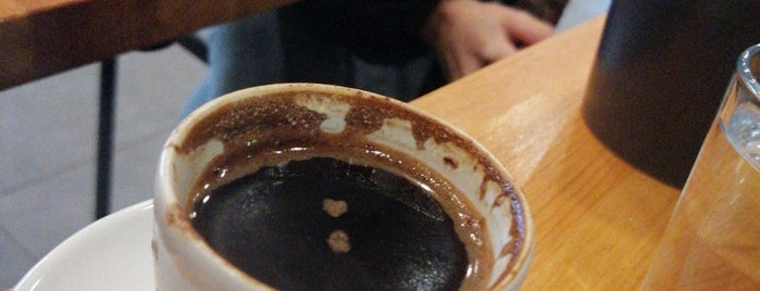 Pure Black Coffee is one of Lugares favoritos de Tolgahan.