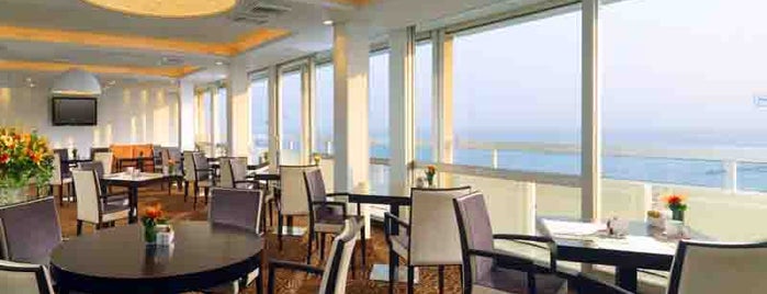 Towers Lounge @ Sheraton Hotel & Towers is one of Posti salvati di Eric T.