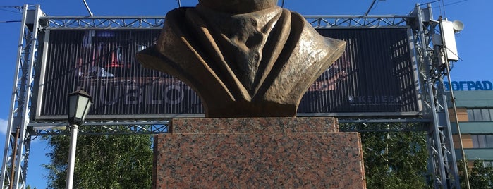 Памятник дедушке Крылову is one of Скульптура.