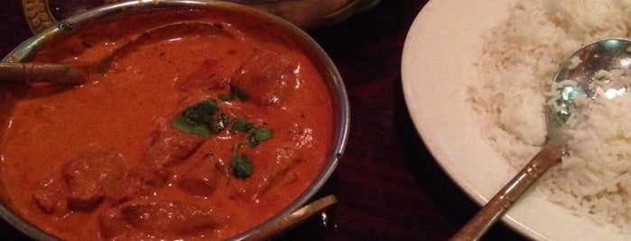 Haandi Indian Cuisine & Bar is one of Posti che sono piaciuti a Stephen.