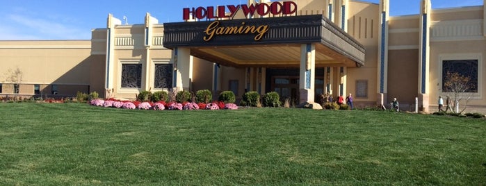 Hollywood Gaming at Mahoning Valley is one of Tempat yang Disukai Scott.