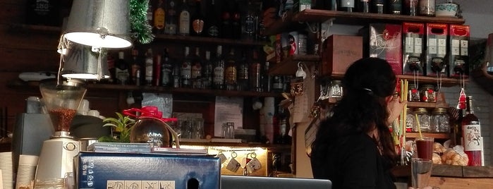 Кафе бар "Ъгъла" is one of Romainさんの保存済みスポット.