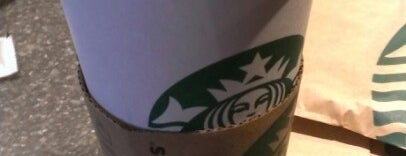 Starbucks is one of Orte, die Sara gefallen.