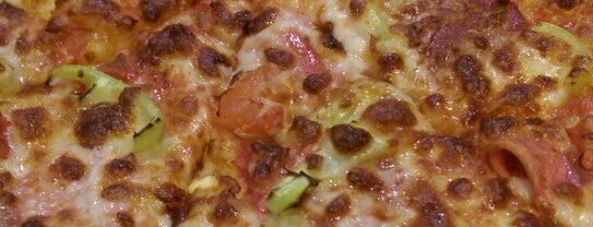 Little Caesars Pizza is one of Locais curtidos por Ela.