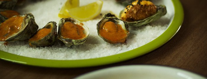 Oysters & Cõ is one of donde cenar.
