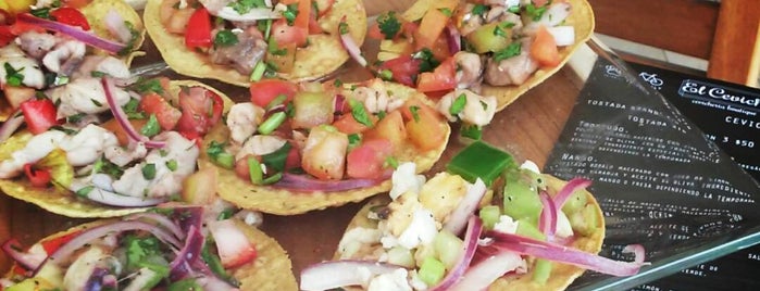 El ceviche is one of Pa' comer.