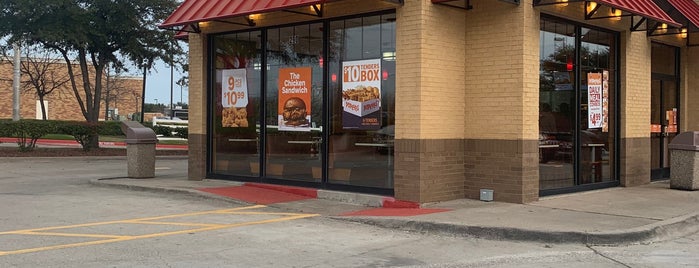 Popeyes Louisiana Kitchen is one of Adamさんのお気に入りスポット.