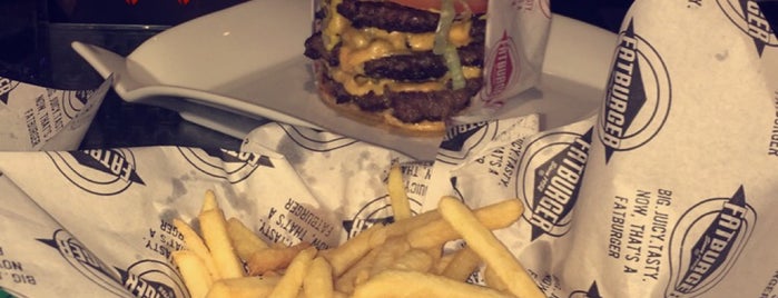 Fat Burger is one of สถานที่ที่ Ali ถูกใจ.