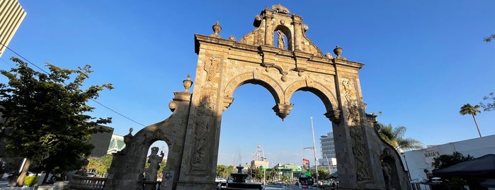Los Arcos de Zapopan is one of Locais curtidos por Juan C..