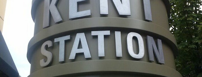 Kent Station Plaza is one of Orte, die Matt gefallen.