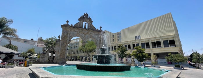 Los Arcos de Zapopan is one of Guadalajara.