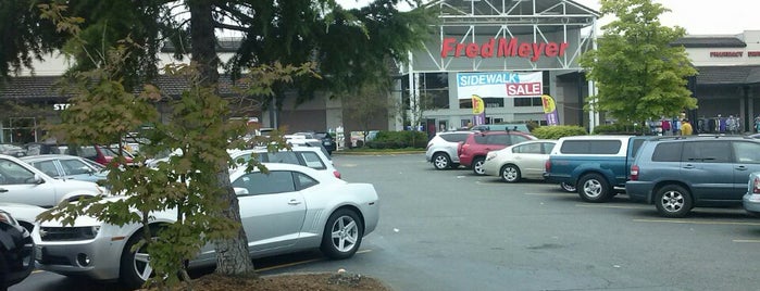 Fred Meyer is one of Evaさんのお気に入りスポット.