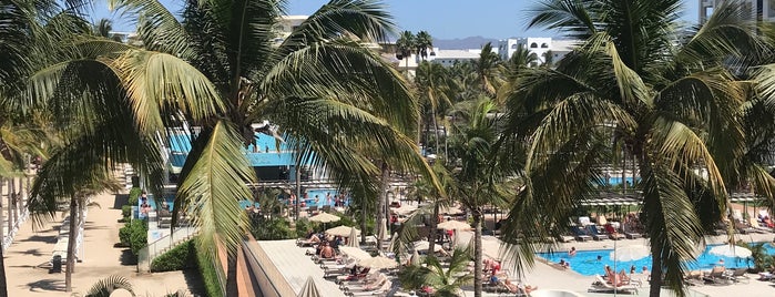 Hotel Riu Vallarta is one of Carlos : понравившиеся места.