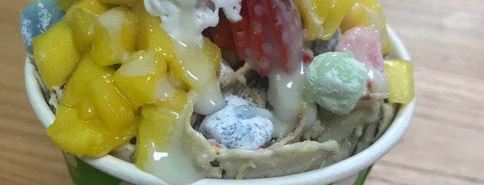 J-Petal Japanese Crepe And Thai Ice Cream is one of Tempat yang Disukai Denise D..