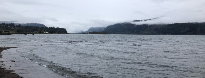 Hood River Spit is one of Columbia Gorge Wind and Water Launch Sites.