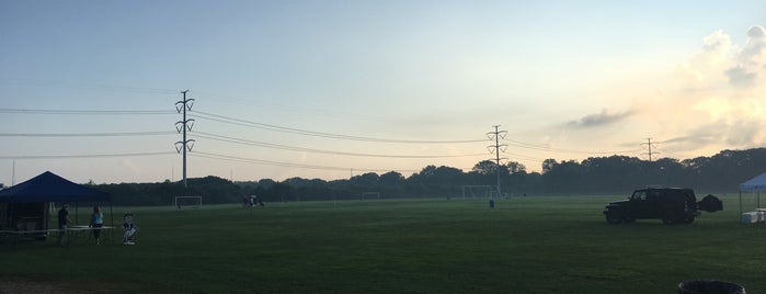 Sachem Soccer is one of สถานที่ที่ Antonio ถูกใจ.