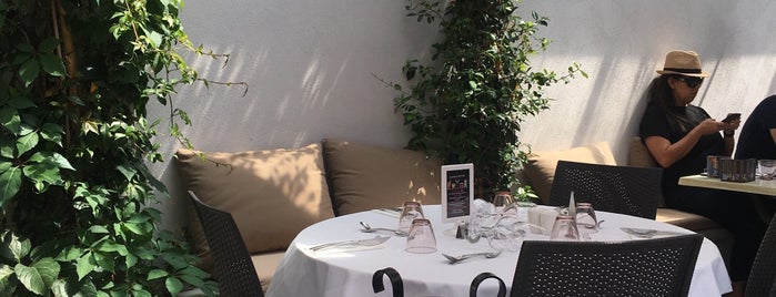 Brasserie Le Donjon is one of Posti che sono piaciuti a Tarzan.