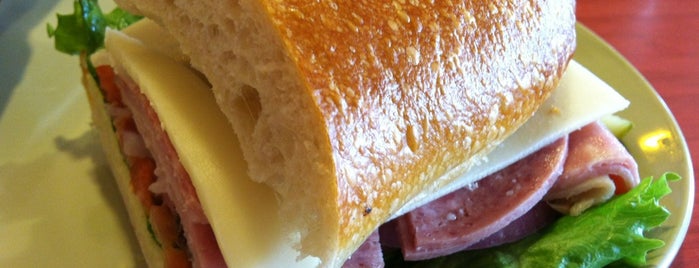 Panera Bread is one of Locais curtidos por Nicole.