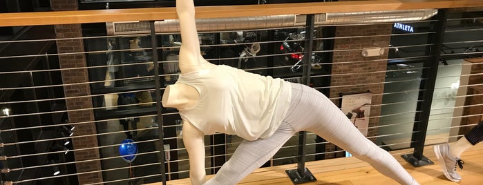 Athleta is one of Taylorさんのお気に入りスポット.