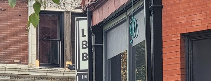 Left Bank Books is one of Stl!.