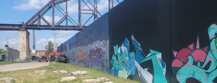 Grafitti Wall / Mural Mile is one of Roadside America.