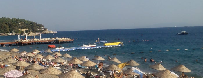 Yalı Cafe & Beach is one of Tempat yang Disukai Duygu.