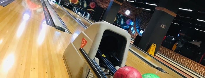 Taurus Bowling Salonu is one of Lugares favoritos de Burak.